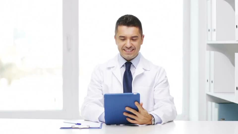 Mos.ru project — a doctor using a tablet at a desk